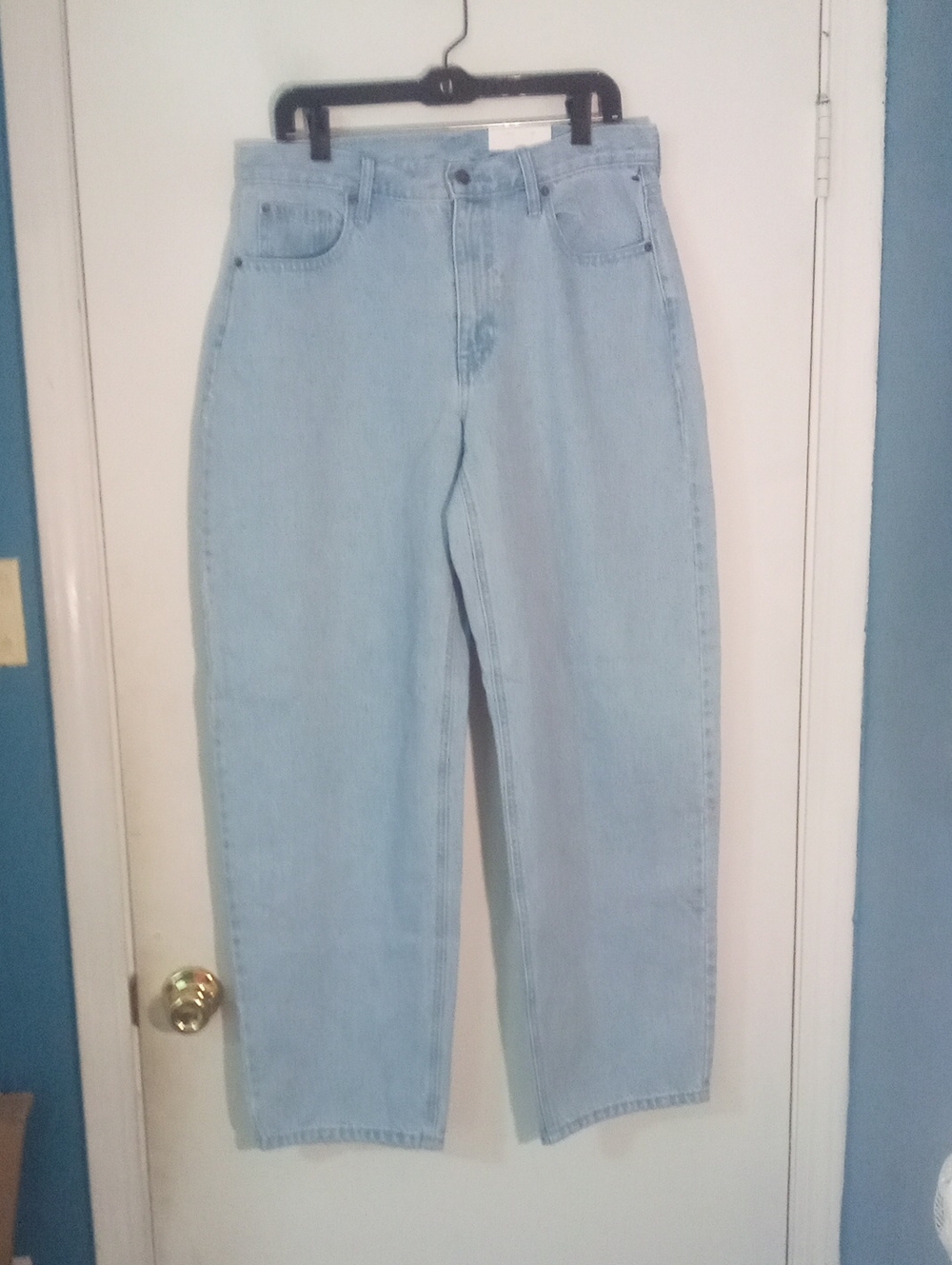 * KBB By KahlanaLight Wash Barrel Leg Jeans NWT $50 Mid Rise